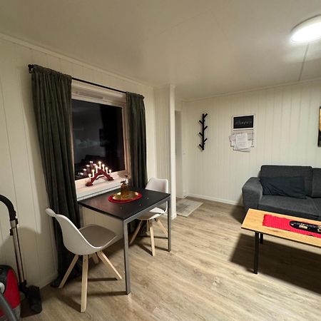 Liten Eldre Og Koselig Studiohybel Svolvær Zewnętrze zdjęcie