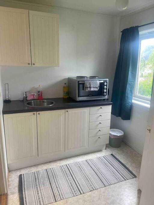 Liten Eldre Og Koselig Studiohybel Svolvær Zewnętrze zdjęcie