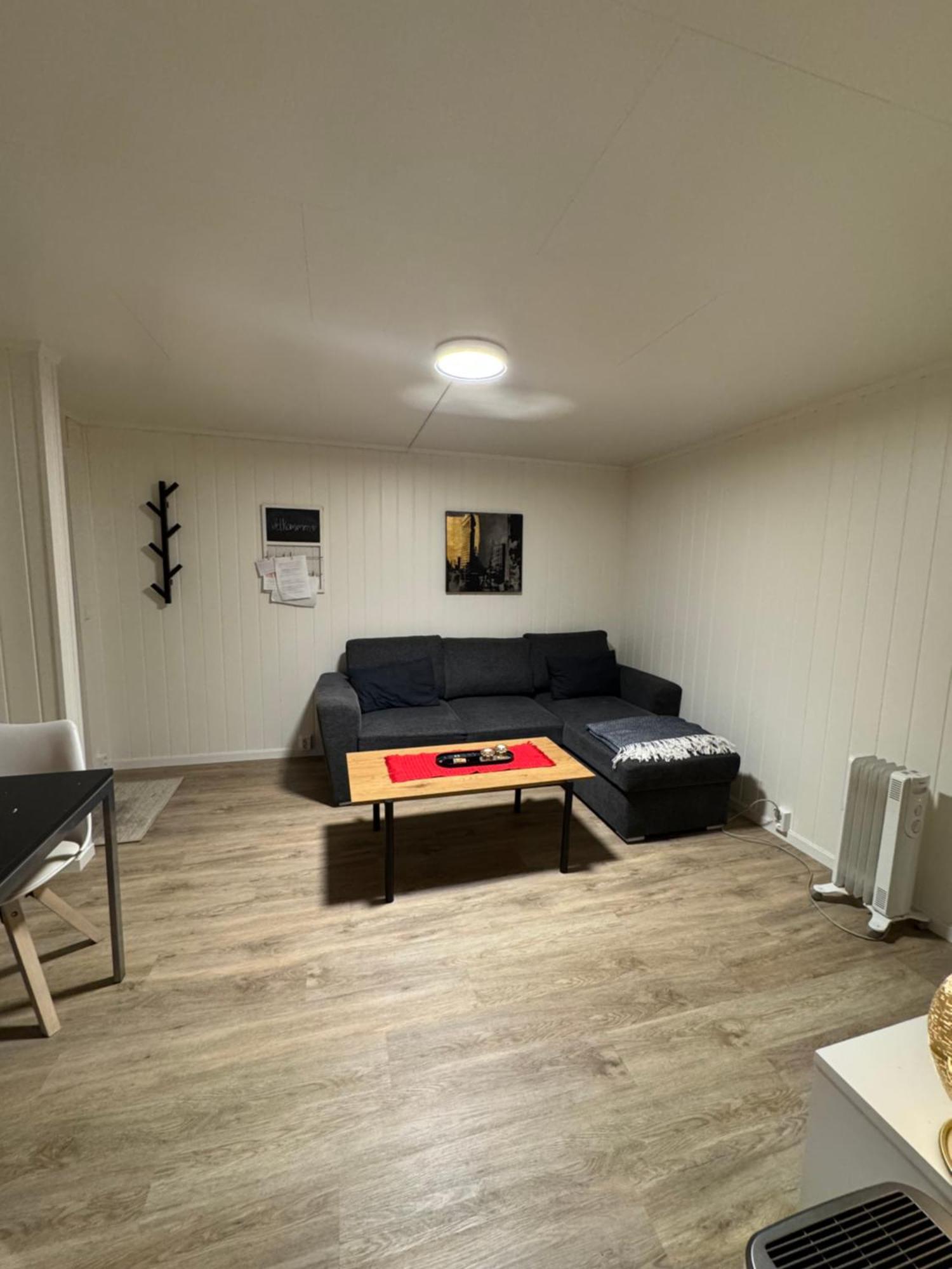 Liten Eldre Og Koselig Studiohybel Svolvær Zewnętrze zdjęcie