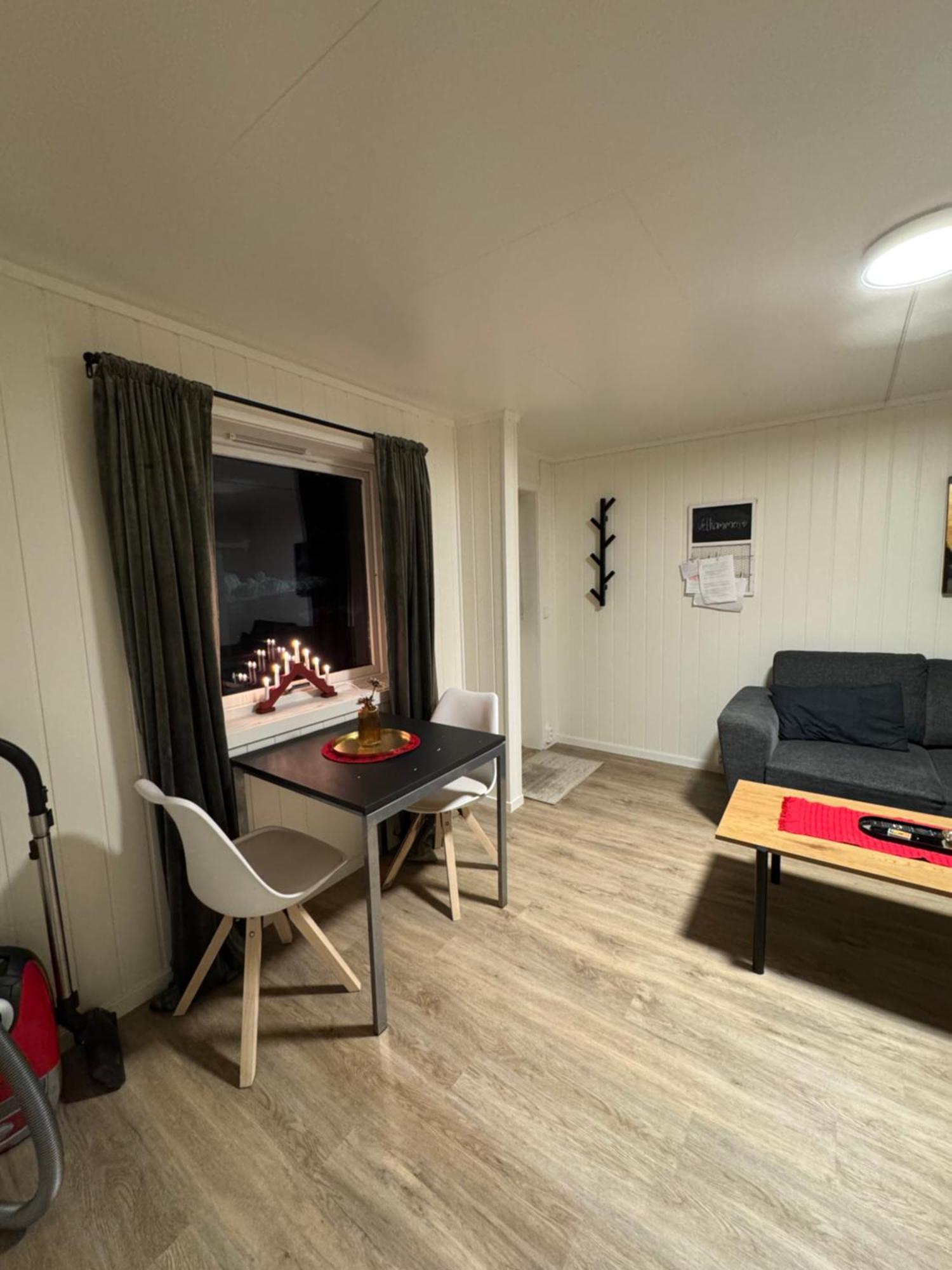 Liten Eldre Og Koselig Studiohybel Svolvær Zewnętrze zdjęcie